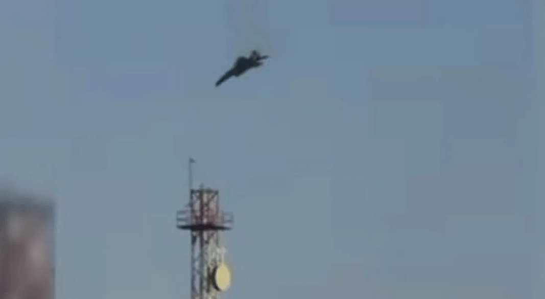 কুয়েতের আকাশে মার্কিন এফ–১৫ যুদ্ধবিমান বিধ্বস্তের দাবি