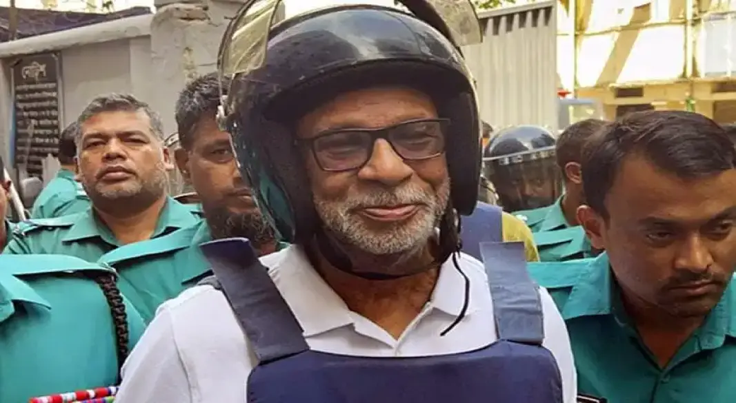 লতিফ সিদ্দিকীকে আদলতে তুলার সময়। ছবি:সংগৃহীত