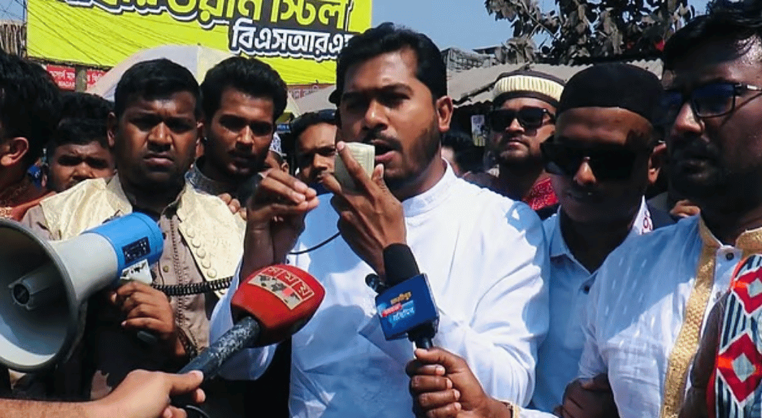 মাদারীপুরের এক পথসভায় বক্তব্য দেন শ্রম ও কর্মসংস্থান এবং প্রবাসীকল্যাণ ও বৈদেশিক কর্মসংস্থান মন্ত্রণালয়ের প্রতিমন্ত্রী নুরুল হক নুর। আজ শুক্রবার। ছবি: সংগৃহীত