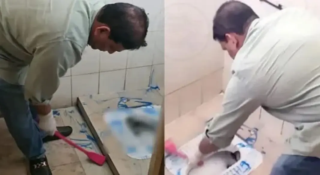 কালকিনি উপজেলা স্বাস্থ্য কমপ্লেক্সের অপরিচ্ছন্ন টয়লেট নিজ হাতে পরিষ্কার করেন সংসদ সদস্য আনিছুর রহমান তালুকদার খোকন। ছবি: সংগৃহীত