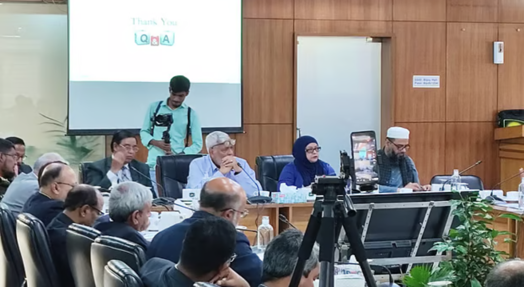 ‘বাংলাদেশে পরিবেশগত ন্যায়বিচার: প্রেক্ষিত নদী ও পানি’ শীর্ষক অংশীজনদের সঙ্গে মতবিনিময় সভা। রাজধানীর আইডিবি ভবনে, ৭ ফেব্রুয়ারি ২০২৬। ছবি: সংগৃহীত