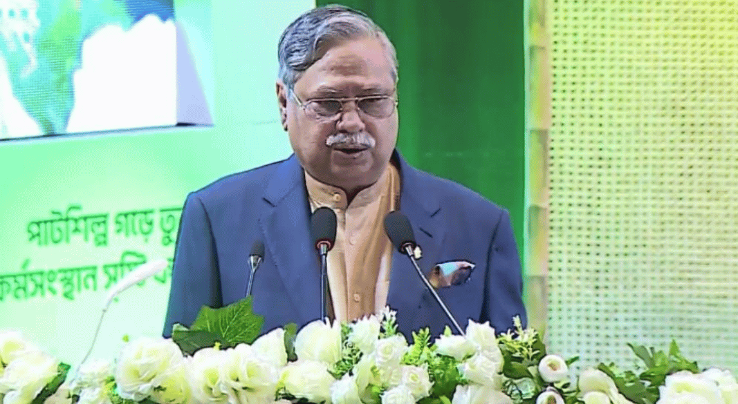 ওসমানী স্মৃতি মিলনায়তনে জাতীয় পাট দিবস ভাষণ দিচ্ছেন রাষ্ট্রপতি মো. সাহাবুদ্দিন