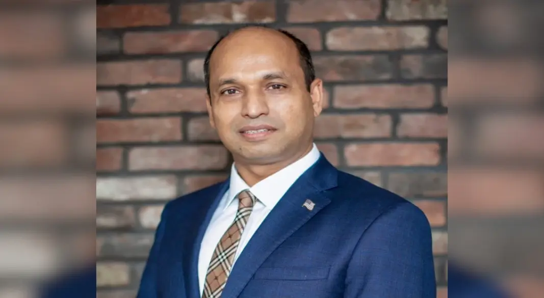 যুক্তরাষ্ট্রের সর্বোচ্চ আদালত সুপ্রিম কোর্টে আইনজীবী হিসেবে আনুষ্ঠানিক অনুমোদন পেলেন অ্যাটর্নি মঈন চৌধুরী। ছবি: সংগৃহীত