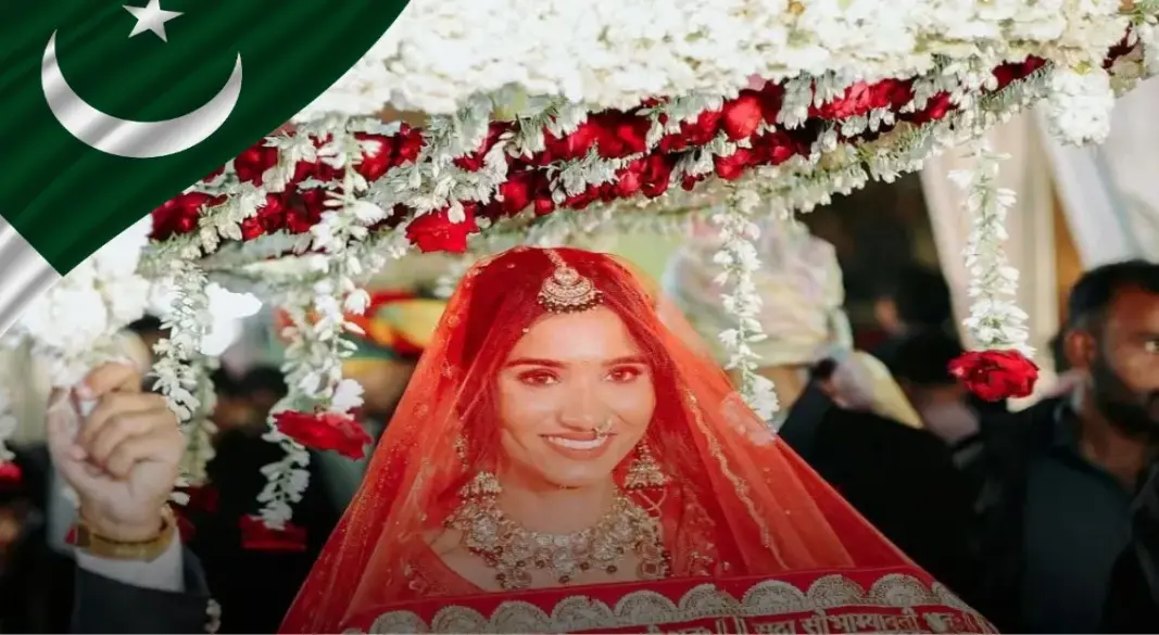 ভিসা জটিলতা কাটিয়ে দীর্ঘ প্রতীক্ষার পর বিয়ে করতে ভারতে পৌঁছানো এক পাকিস্তানি কনে। ছবি: সংগৃহীত