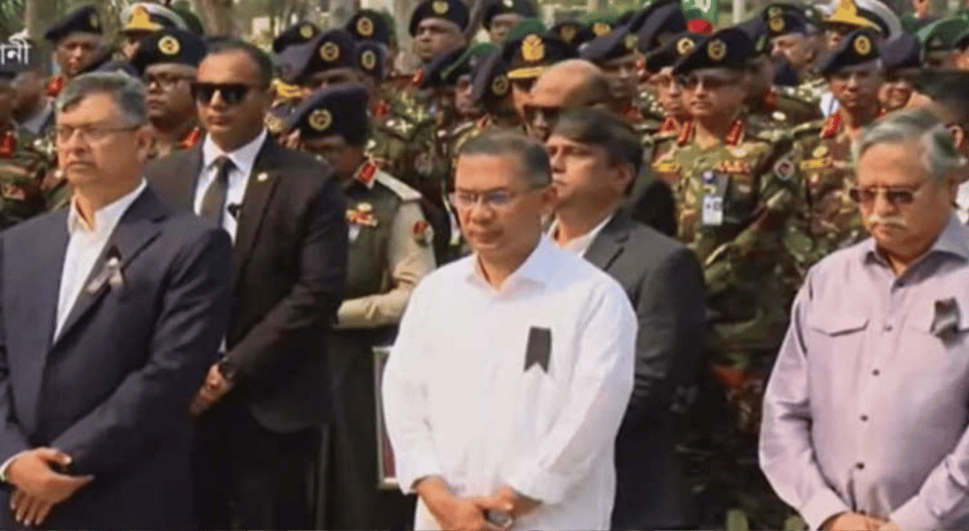 পিলখানা ট্র্যাজেডির ১৭তম বার্ষিকীতে বনানীতে রাষ্ট্রপতি ও প্রধানমন্ত্রীর শ্রদ্ধাঞ্জলি