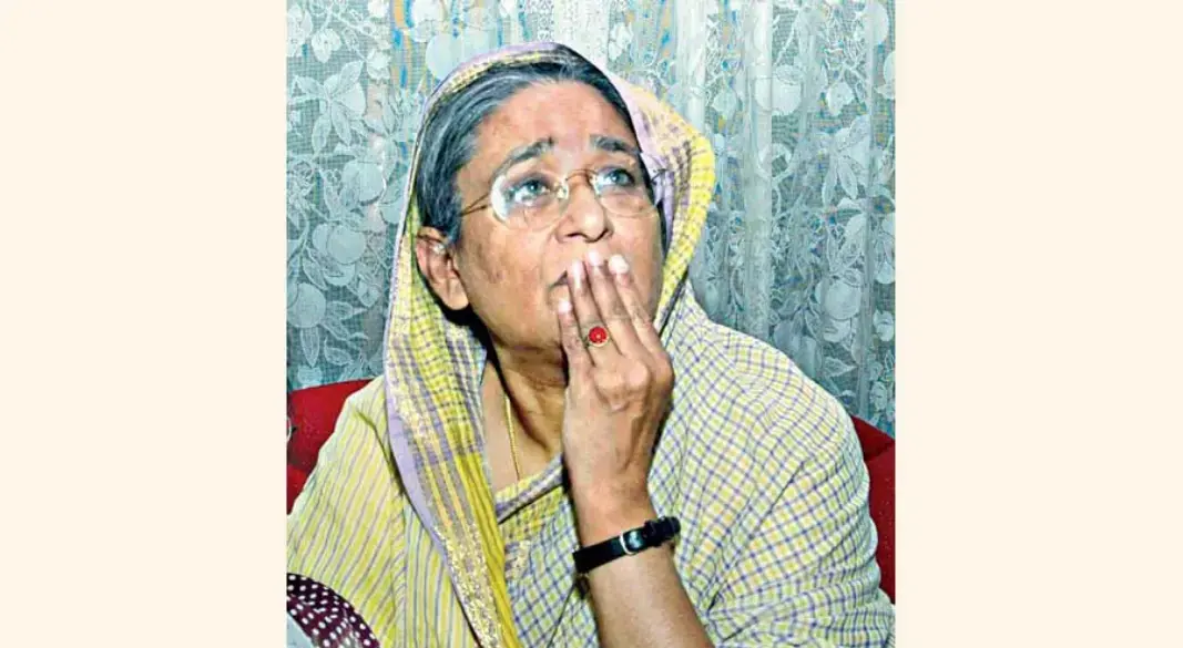 পলাতক ও মৃত্যুদণ্ডপ্রাপ্ত আসামি হিসেবে শেখ হাসিনার কোনো বিশেষ অধিকার নেই