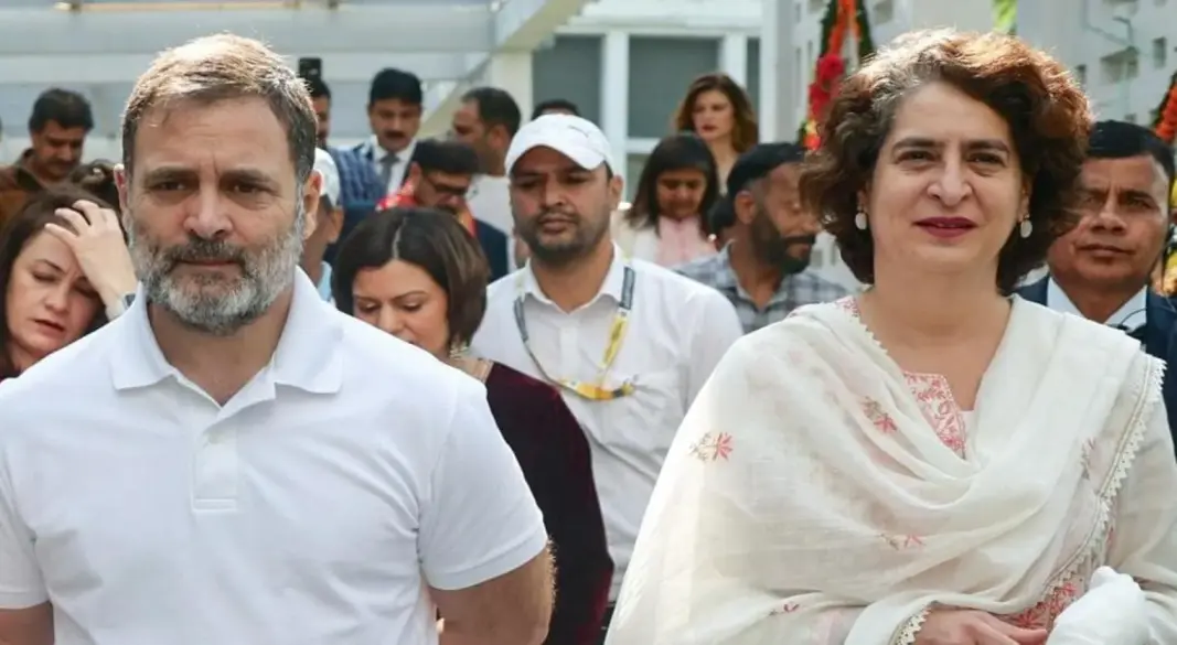 প্রধানমন্ত্রী নরেন্দ্র মোদীর বাসভবনের সামনে বিক্ষোভ চলাকালে রাহুল গান্ধী ও প্রিয়াঙ্কা গান্ধীকে আটক করেছে দিল্লি পুলিশ। ছবি: সংগৃহীত