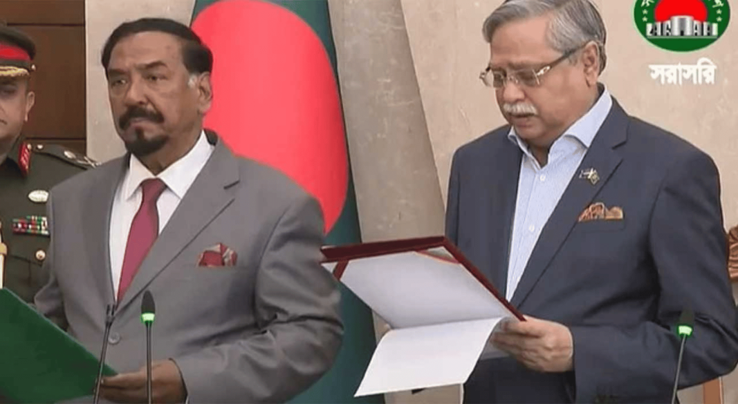 রাষ্ট্রপতি মো. সাহাবুদ্দিন ও মেজর (অব.) হাফিজ উদ্দিন আহমদ। ছবি: সংগৃহীত
