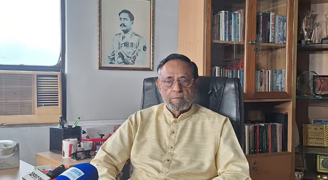 লিবারেল ডেমোক্রেটিক পার্টির (এলডিপি) সভাপতি এবং ১১-দলীয় জোটের প্রার্থী কর্নেল (অব.) অলি আহমদ