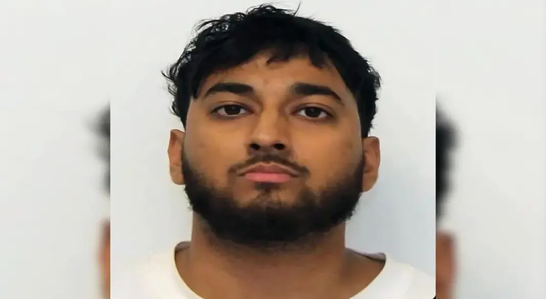 কানাডার টরন্টোয় ভুয়া শিক্ষার্থী সেজে স্কুলে ঢুকে দুই ছাত্রীকে যৌন নিপীড়নের অভিযোগে বাংলাদেশি যুবক শাফফাত হুসেইনকে গ্রেপ্তার করেছে পুলিশ। ছবি: সংগৃহীত