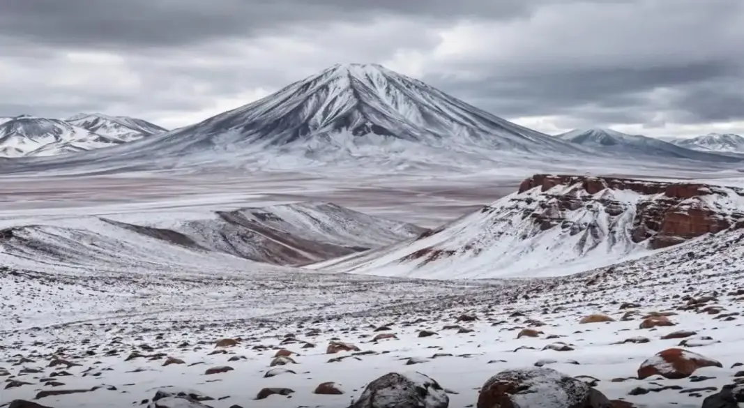 আন্দিজ থেকে আটাকামা পেরিয়ে প্রশান্ত মহাসাগরীয় উপকূল পর্যন্ত ছড়িয়ে পড়েছে তুষারের সাদা চাদর