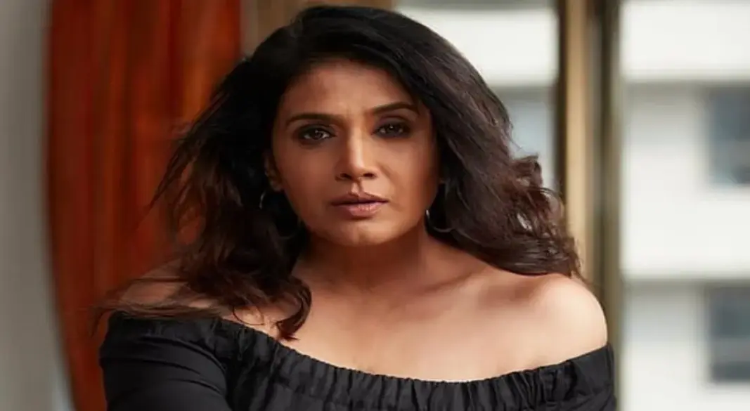 মায়ের সাথে শৈশবে চাটনি ও টিফিন বিক্রি করতেন অভিনেত্রী সোনালি কুলকার্নি।