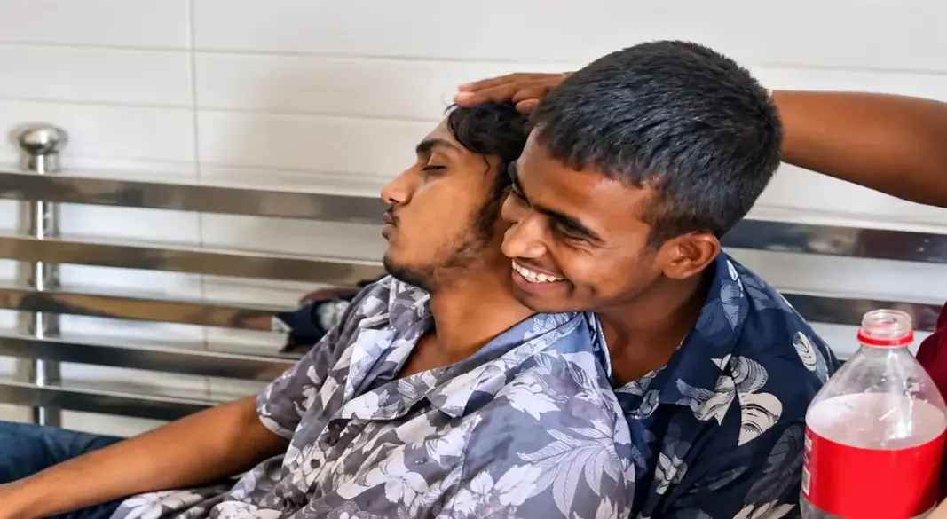 স্ত্রীর অপারেশন নিয়ে দুশ্চিন্তায় অজ্ঞান স্বামী