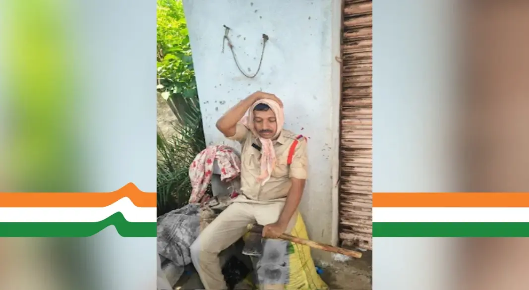 তেলেঙ্গানার সূর্যাপেটে গাছ নিয়ে সংঘর্ষ থামাতে গিয়ে কুড়ালের আঘাতে আহত মেল্লাচেরুভু থানার উপপরিদর্শক নবীন কুমার। ছবি: সংগৃহীত