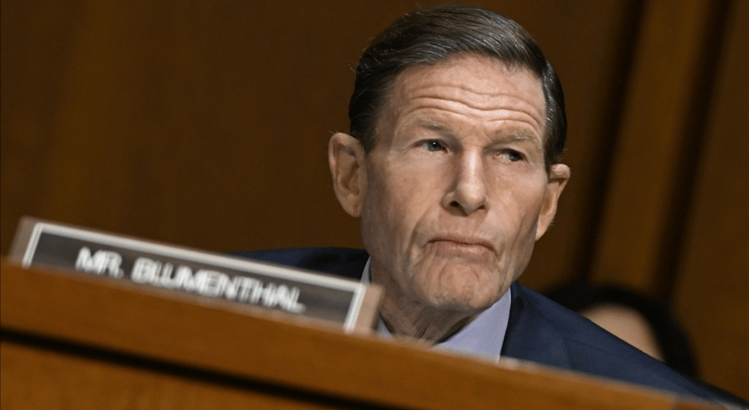 ট্রাম্প ইরানে সেনা মোতায়েন করতে পারেন বলে উদ্বেগ জানান সিনেটর। ছবি: সংগৃহীত