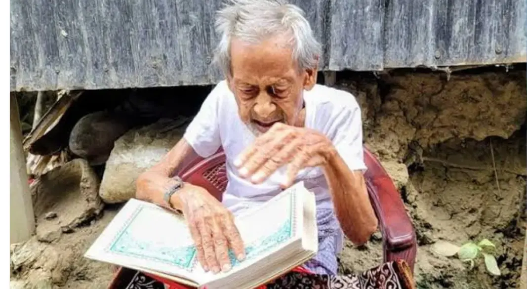কোরআন পড়তে পারার কারণে পরিচিত আব্বাস প্রামাণিক