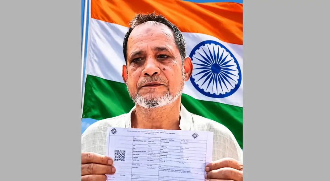 ৫৩ বছর বয়সী দর্জি কামতা প্রসাদ