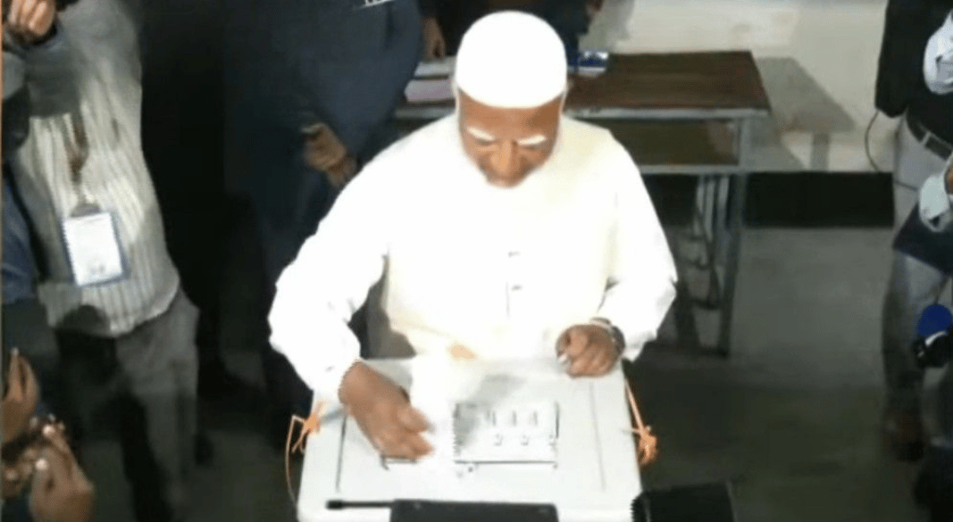 ভোট দিলেন শফিকুর রহমান