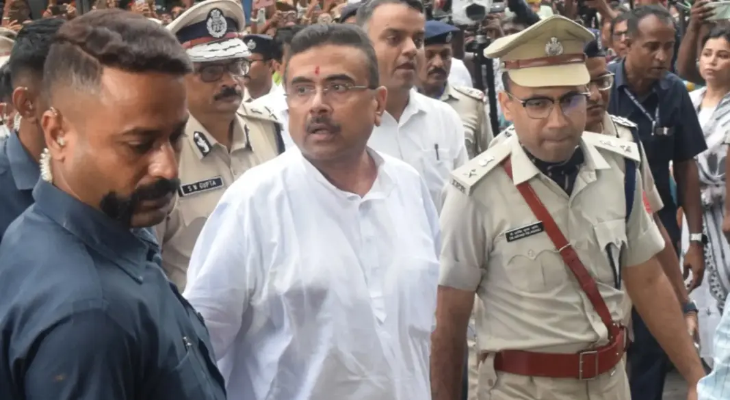 শুভেন্দু অধিকারীর চলাচলের রুট নজরদারির অভিযোগে সন্দেহভাজন একটি গুপ্তচরবৃত্তি চক্রের তদন্তে তাকে গ্রেপ্তার করা হয়েছে