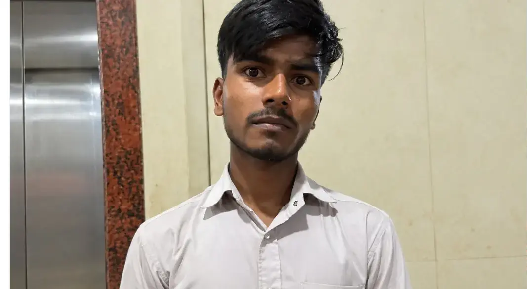কাপড় ইস্ত্রির ব্যবসা থেকে মাসে ১ লাখ ৮০ হাজার রুপি আয় করেন অরুণ