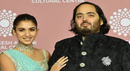 আম্বানির ছেলেকে অধ্যাপকের মর্যাদা!