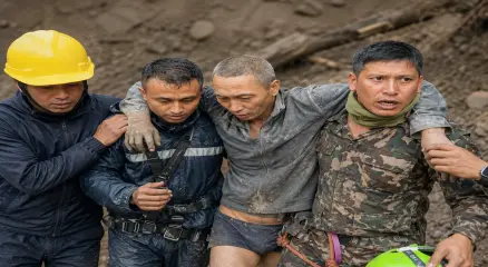 কর্তৃপক্ষ জানিয়েছে, নেপালের ১২টি জলবিদ্যুৎ প্রকল্পে এখনো প্রায় ৯০০ শ্রমিক নিখোঁজ রয়েছেন