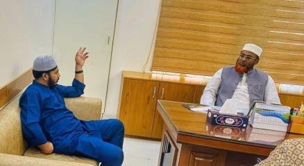 জামায়াতে ইসলামীর সেক্রেটারি জেনারেল মিয়া গোলাম পরওয়ার ও তার ছেলে আহমাদ আব্দুল্লাহ আরমান। ছবি: আরমান-এর ফেসবুক থেকে