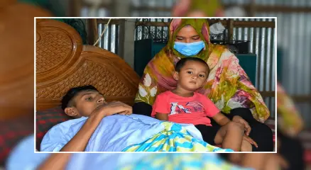 জামালপুরের দেওয়ানগঞ্জের যুবক আরিফুল ইসলাম দুই কিডনি বিকল হয়ে দীর্ঘ আড়াই বছর ধরে শয্যাশায়ী। ছবি: সংগৃহীত
