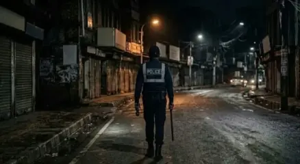 খুলনায় পুলিশ সদস্যদের রাতে একা চলাচল না করার নির্দেশ