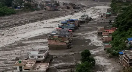 নেপালে ভয়াবহ আকস্মিক বন্যায় ১৩ বছরের ব্রিটিশ কিশোরীসহ নিখোঁজ ৩৩ ব্রিটিশ পর্যটক