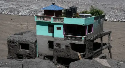 নেপালের ভয়াবহ বন্যায় এই বাড়িটাই প্রাণ বাঁচাল বহু মানুষের