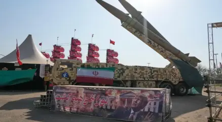 ইরানের তেহরানে প্রদর্শিত ব্যালিস্টিক ক্ষেপণাস্ত্র ব্যবস্থা। ছবি:সংগৃহীত