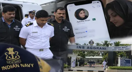সোশ্যাল মিডিয়ায় ফাঁদে পড়ে গোপন তথ্য ফাঁসের অভিযোগে গ্রেপ্তার হওয়া ভারতীয় নৌসেনা প্রদীপ মুখার্জি। ছবি: সংগৃহীত