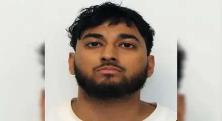 কানাডার টরন্টোয় ভুয়া শিক্ষার্থী সেজে স্কুলে ঢুকে দুই ছাত্রীকে যৌন নিপীড়নের অভিযোগে বাংলাদেশি যুবক শাফফাত হুসেইনকে গ্রেপ্তার করেছে পুলিশ। ছবি: সংগৃহীত