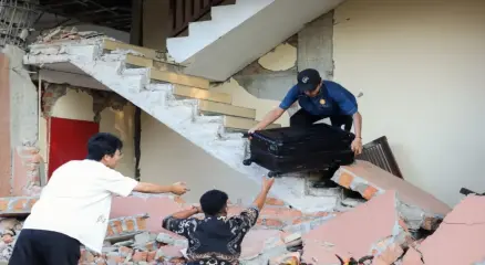শক্তিশালী ভূমিকম্পে কাঁপল ইন্দোনেশিয়া