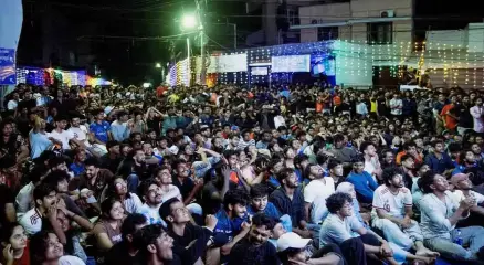 সোমবার গভীর রাতের ফাইনাল ম্যাচের কারণে কেরালার সব শিক্ষাপ্রতিষ্ঠানে বিশেষ ছুটি ঘোষণা। ছবি: সংগৃহীত