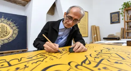 স্বর্ণের গহনার কাজ ছেড়ে আলি জামান ৬ বছরে হাতে লিখলেন বিশাল পবিত্র কোরআন