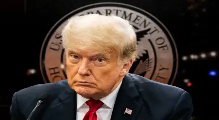 অভিবাসীদের ওপর জরিমানা আরোপ করা মার্কিন প্রেসিডেন্ট ডোনাল্ড ট্রাম্প। ছবি: সংগৃহীত