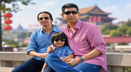 চীনে সফরকালে পরিবারের সঙ্গে মার্কিন গবেষক মিন জিনের একটি পুরোনো ছবি