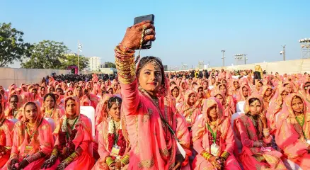 আহমেদাবাদে একটি গণবিবাহ অনুষ্ঠানে ছবি:সংগৃহীত