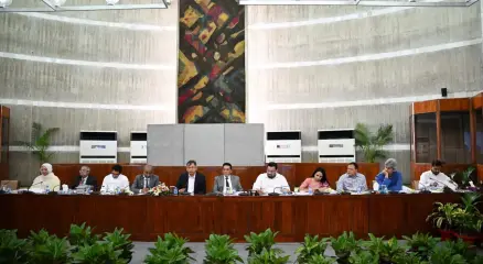 জাতীয় সংসদ ভবনের কেবিনেট কক্ষে অনুষ্ঠিত বিশেষ কমিটির প্রথম বৈঠকে
