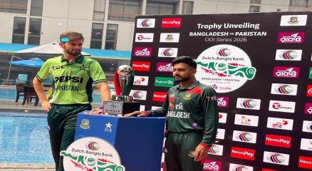 ট্রফি উন্মোচন