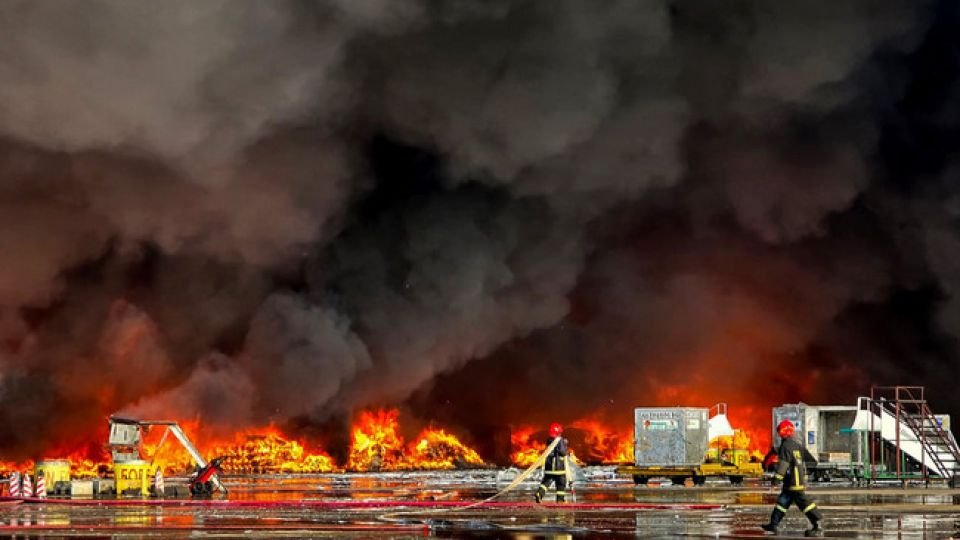 শাহজালাল বিমানবন্দরে আবারো আগুন, আতঙ্কিত যাত্রীরা