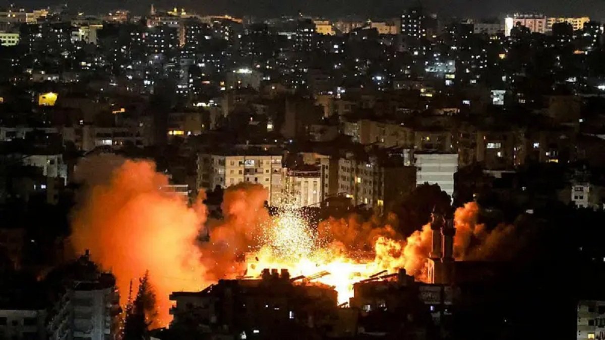 যুদ্ধবিরতি উপেক্ষা করে বৈরুতে ইসরায়েলি বিমান হামলা