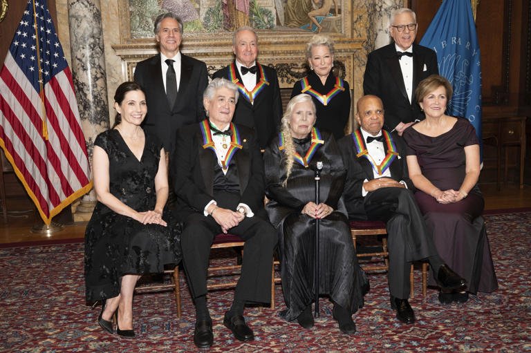 জাঁকজমকপূর্ণ হলেও শূন্য আসন— ট্রাম্পের কেনেডি সেন্টার নিয়ে বিতর্ক