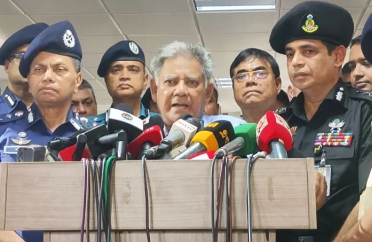 চট্টগ্রাম বন্দরে প্রতিদিন দুই থেকে আড়াই কোটি টাকার চাঁদাবাজি হয়: নৌ উপদেষ্টা