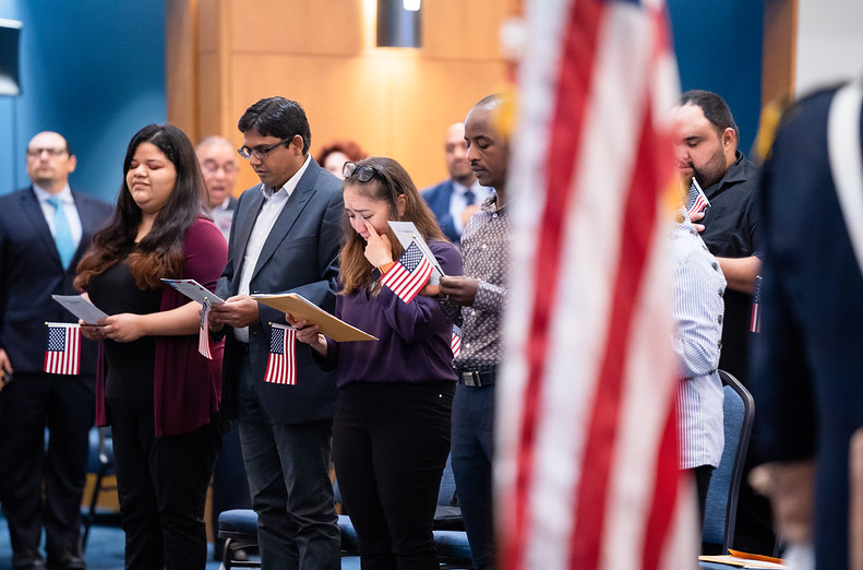 ভিসা নিষিদ্ধ দেশগুলোর অভিবাসীদের নাগরিকত্ব অনুষ্ঠান বাতিল করল যুক্তরাষ্ট্র